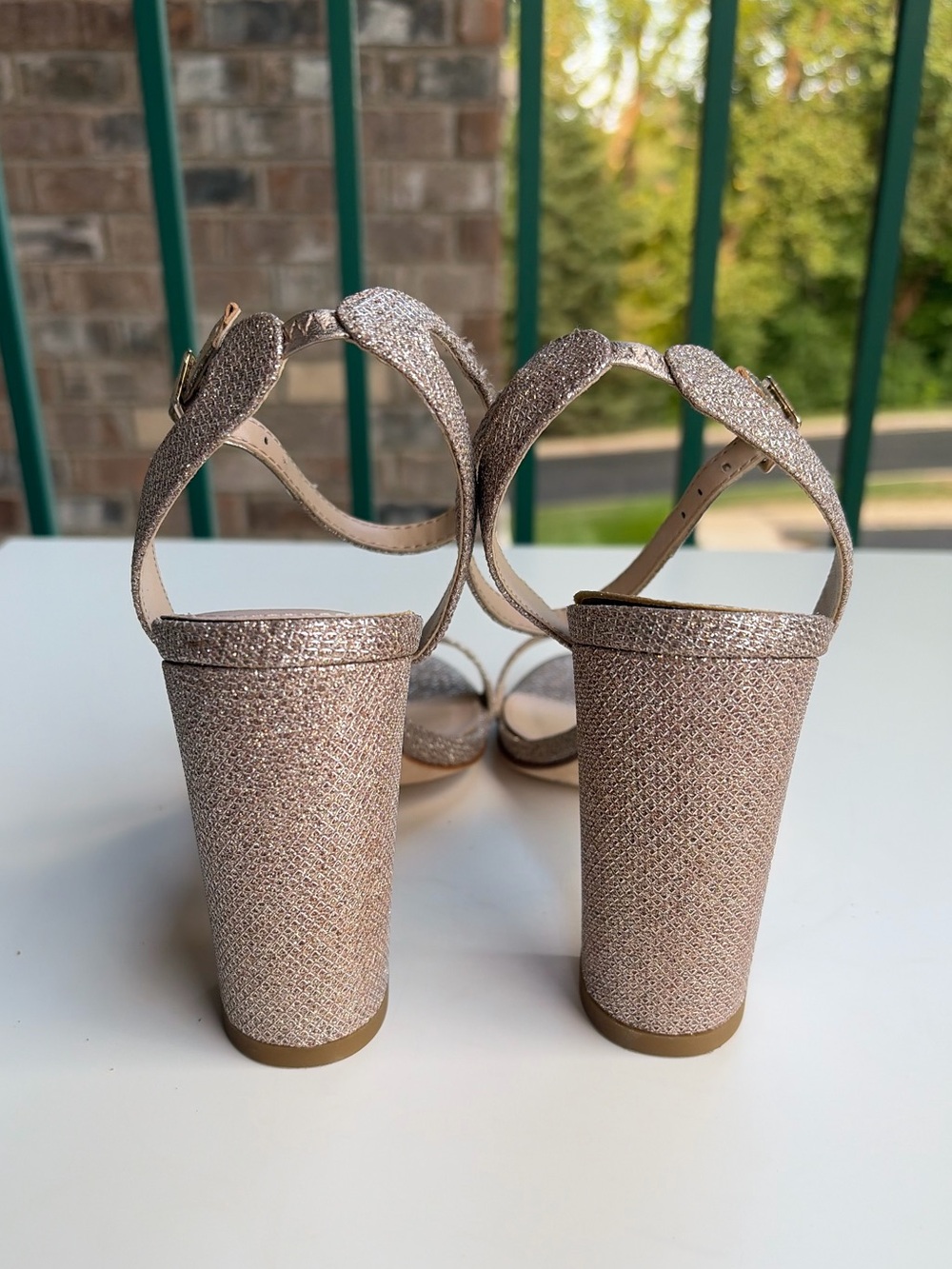 🌾Pelle Moda Size 9M Rose Gold Glitter Ankle Strap Block Heel Sandals Party Chic - Picture 7 of 17